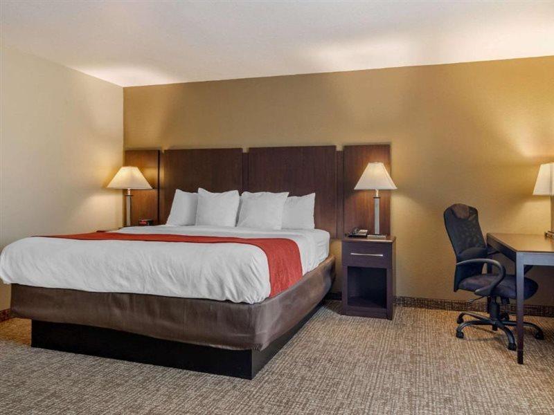 Comfort Inn & Suites Perry National Fairgrounds Area Exterior photo