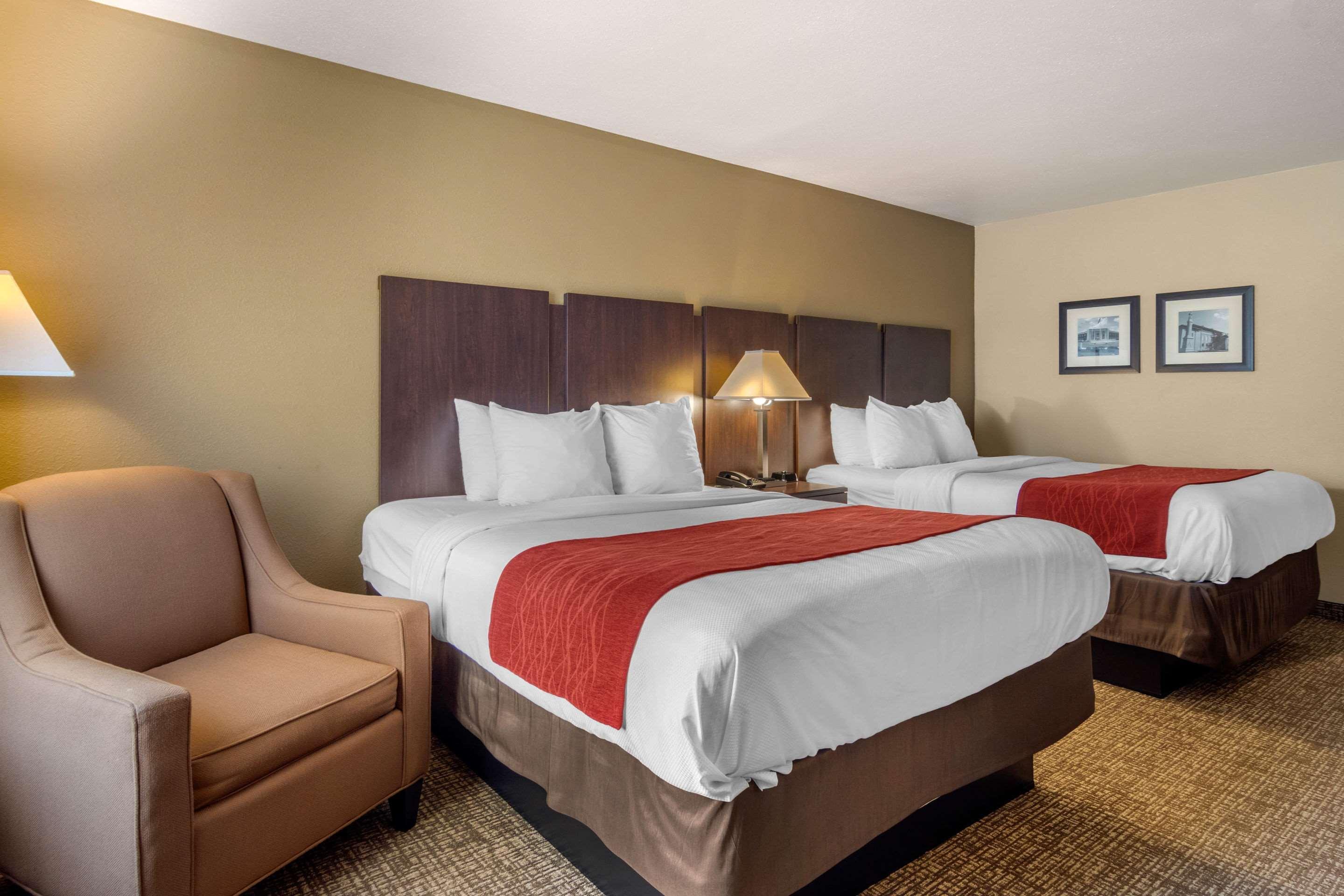 Comfort Inn & Suites Perry National Fairgrounds Area Exterior photo